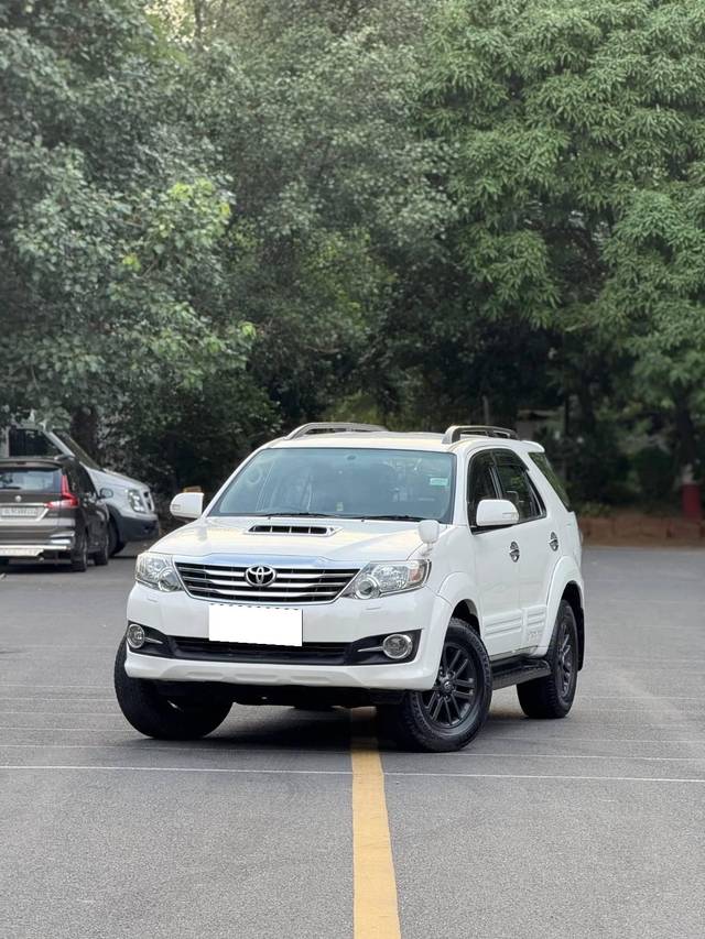 https://images10.gaadi.com/usedcar_image/4591435/original/processed_b3e07a9708cc2b75389f2d1fecdb50ad.jpg?imwidth=6400