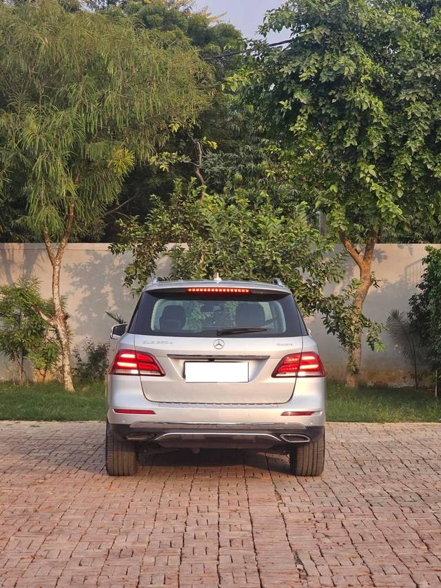 https://images10.gaadi.com/usedcar_image/4591437/original/processed_960de549c0cb3271531ed34beb146a37.jpg?imwidth=6402