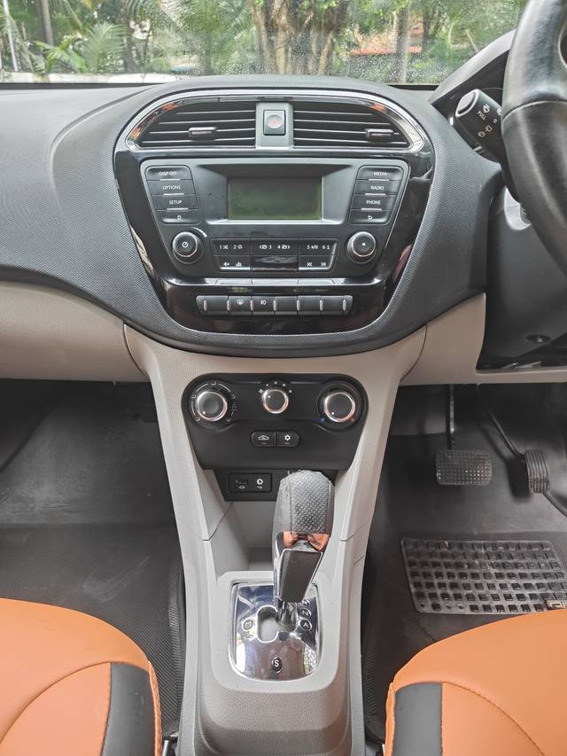 https://images10.gaadi.com/usedcar_image/4591442/original/07ee3e38b948548d371857f900ebc833.jpeg?imwidth=6402