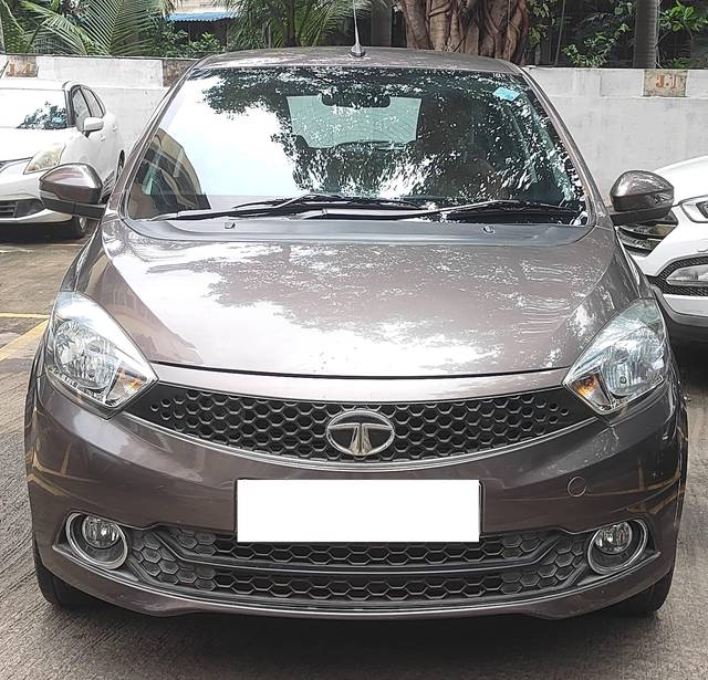 https://images10.gaadi.com/usedcar_image/4591442/original/processed_8d4e1fbeac8cd39c466728f3c1d9d4cd.jpeg?imwidth=6400