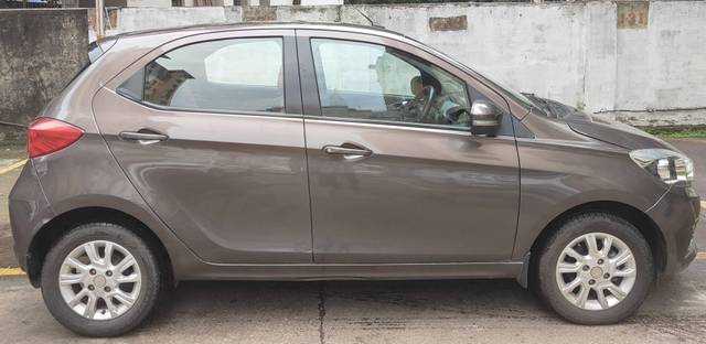 https://images10.gaadi.com/usedcar_image/4591442/original/processed_f8f4a62cd8a6f2c0c4df37931151a110.jpeg?imwidth=6401