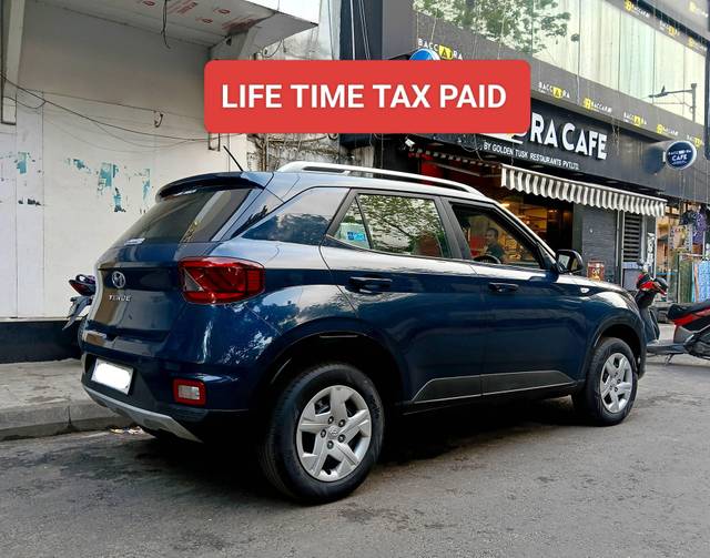 https://images10.gaadi.com/usedcar_image/4591498/original/processed_196c646d6bf71184f56e4495ffc25c31.jpg?imwidth=6401