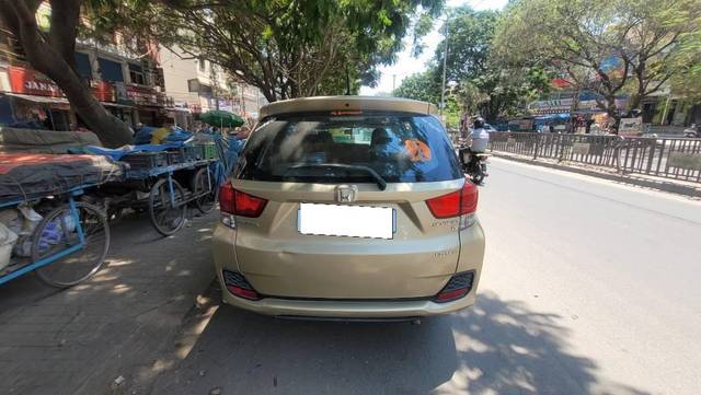 https://images10.gaadi.com/usedcar_image/4591512/original/processed_0ec31b07-ef3d-4c3b-839c-5e135ae659a4.jpg?imwidth=6401