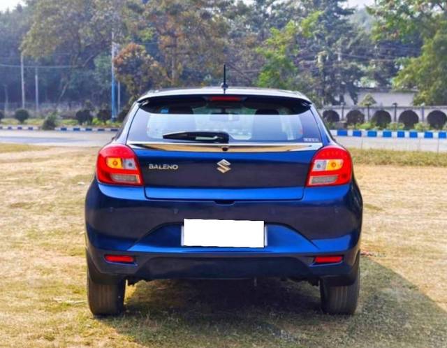 https://images10.gaadi.com/usedcar_image/4591527/original/processed_c0b3bf5ac8e0a1dfae6e280313ae34aa.jpg?imwidth=6402