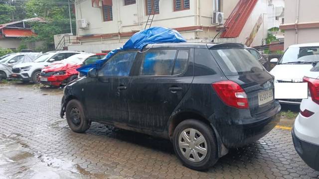 https://images10.gaadi.com/usedcar_image/4591532/original/processed_9187945e-e2d7-40cb-82e3-328835cc57ea.jpg?imwidth=6400