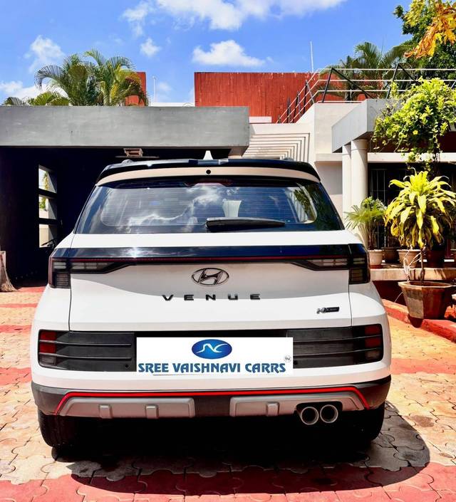 https://images10.gaadi.com/usedcar_image/4591533/original/processed_5b878afca71537b0547446c58086edd7.jpg?imwidth=6402