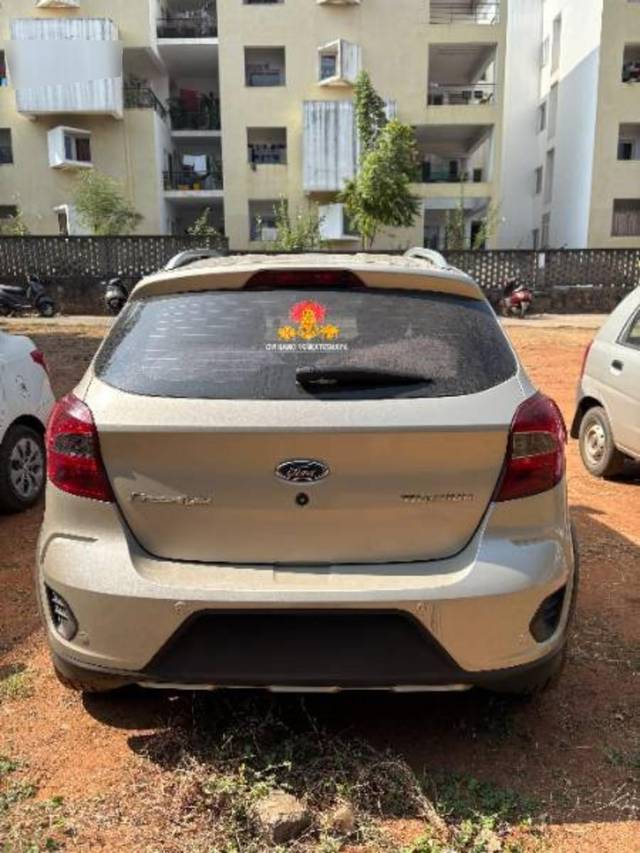 https://images10.gaadi.com/usedcar_image/4591538/original/processed_1fefc8fa-3927-43d6-82da-ab7c4d02f60c.jpg?imwidth=6402