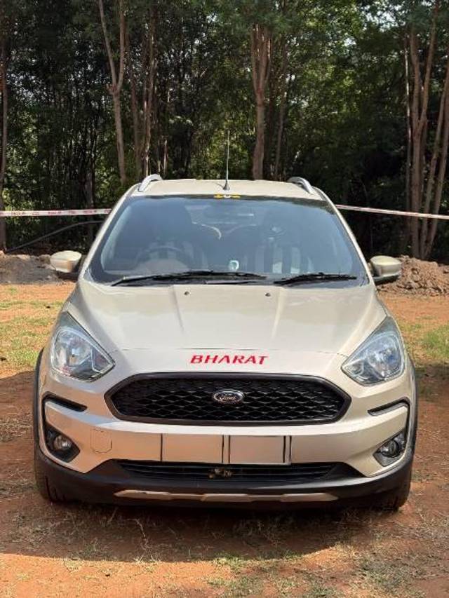 https://images10.gaadi.com/usedcar_image/4591538/original/processed_dbb14900-26a1-45d2-a1d0-c3d37026e7fd.jpg?imwidth=6400