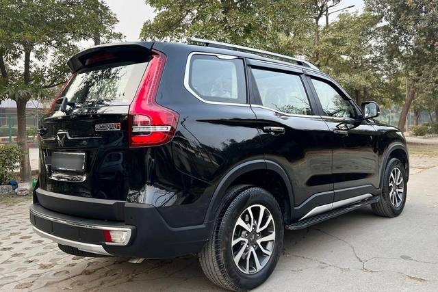 https://images10.gaadi.com/usedcar_image/4591585/original/processed_18da03e2aa160cf4244b448dc05a0c1e.jpg?imwidth=6402