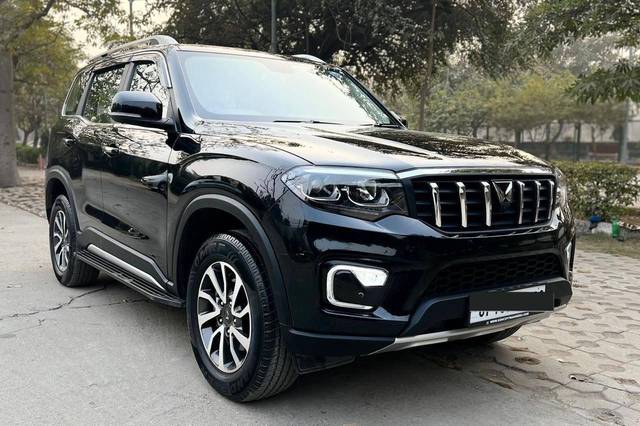 https://images10.gaadi.com/usedcar_image/4591585/original/processed_700b431e725518cf08043f5f3a2d2343.jpg?imwidth=6400