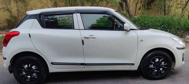 https://images10.gaadi.com/usedcar_image/4591587/original/4f442eeee7cdadbe4ff0604c3198c607.jpg?imwidth=6401