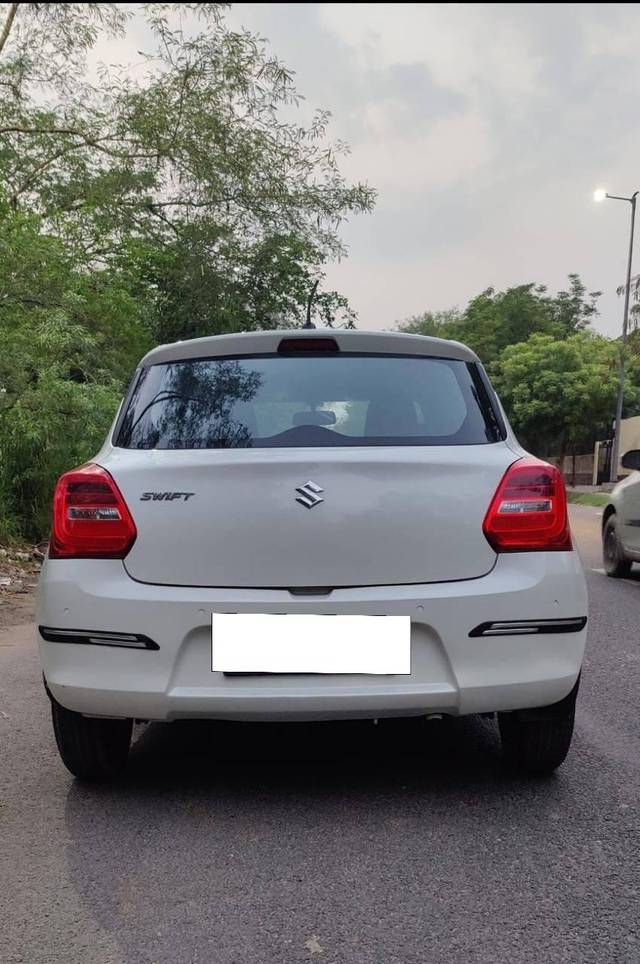 https://images10.gaadi.com/usedcar_image/4591587/original/processed_1a50ac079d81d84a95181e67d9baaa18.jpg?imwidth=6402