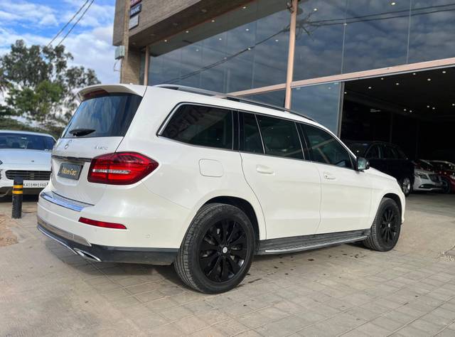 https://images10.gaadi.com/usedcar_image/4591604/original/processed_1e3bbb36650e5f1f69cd75af35a4b7d4.jpg?imwidth=6401