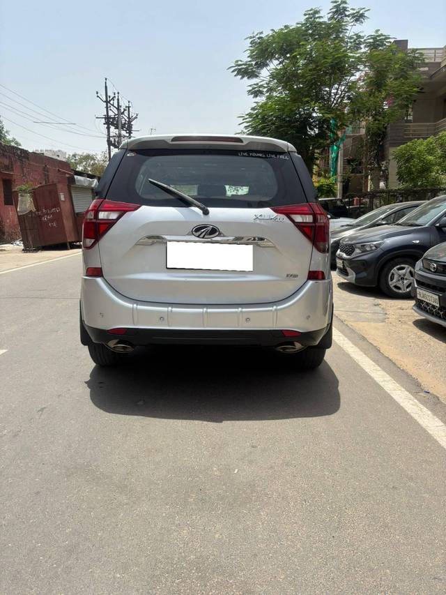 https://images10.gaadi.com/usedcar_image/4591616/original/processed_bd69ee2a149e39ef68ad6dbd1473e8c0.jpg?imwidth=6401