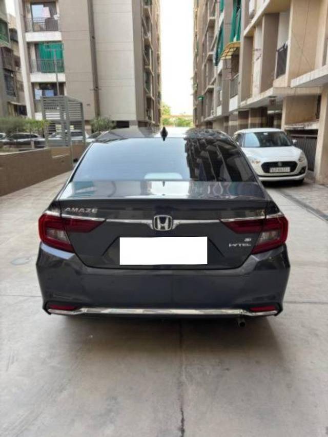 https://images10.gaadi.com/usedcar_image/4591627/original/processed_b1e474cc-0be2-4a82-acf4-85ce67d33486.jpg?imwidth=6401