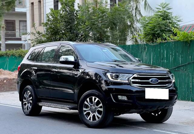 https://images10.gaadi.com/usedcar_image/4591629/original/processed_1241e24650687c6fa22de43d67ae5c0b.jpg?imwidth=6400