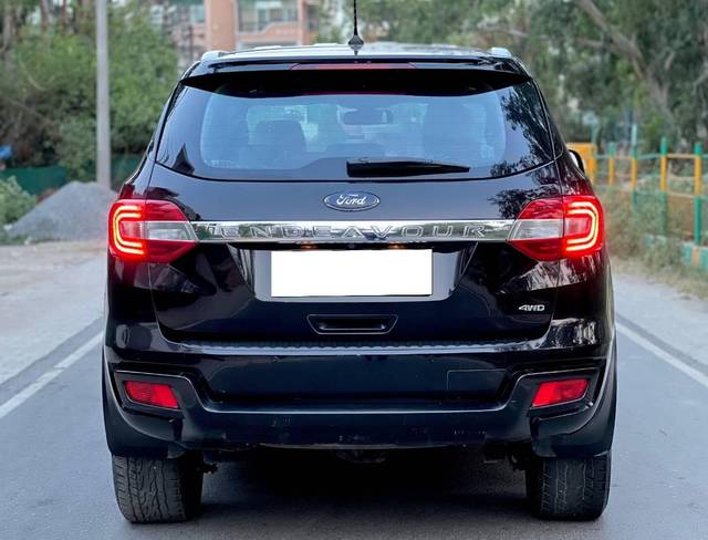 https://images10.gaadi.com/usedcar_image/4591629/original/processed_9e6944749eb1ef03ed69edda06f4a8a2.jpg?imwidth=6401