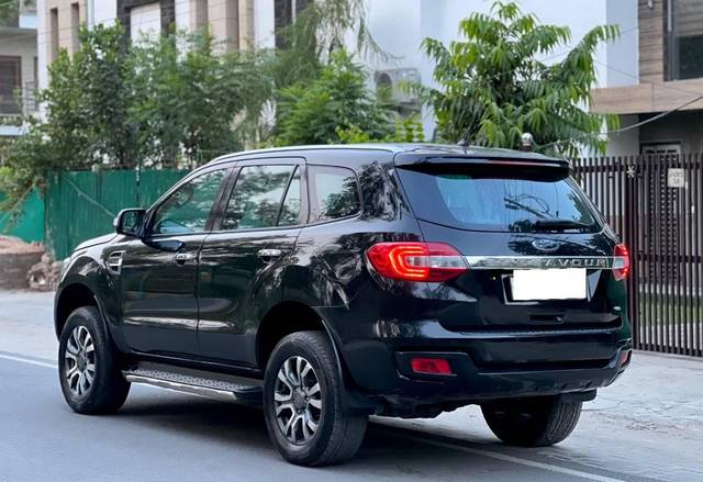 https://images10.gaadi.com/usedcar_image/4591629/original/processed_a00ffb4c93b7d4ad3c6a68760e0687af.jpg?imwidth=6402