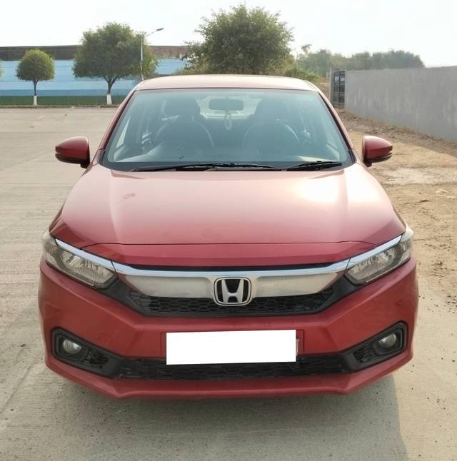 https://images10.gaadi.com/usedcar_image/4591639/original/processed_26999ab137dd1bf289aba8895d990015.jpg?imwidth=6400
