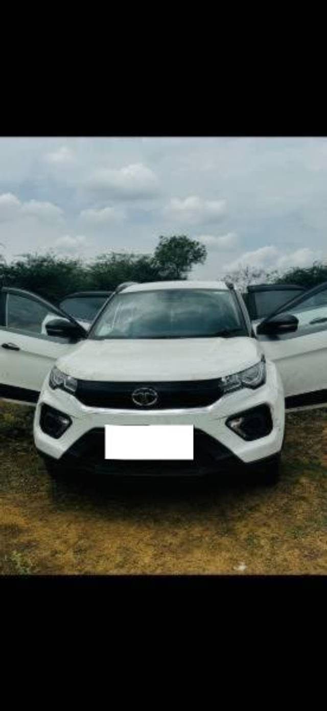 https://images10.gaadi.com/usedcar_image/4591650/original/processed_33f3d18e-51f3-4546-80f9-09fb39a25631.jpg?imwidth=6401