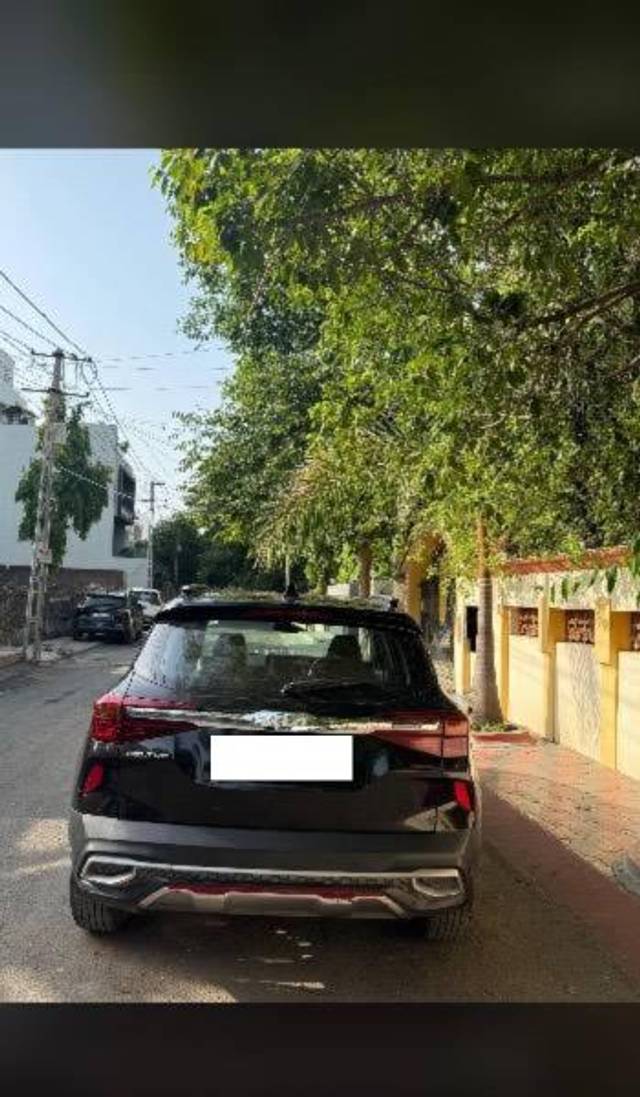https://images10.gaadi.com/usedcar_image/4591651/original/processed_aef02042-9f64-4c71-b982-873ff4e20213.jpeg?imwidth=6401