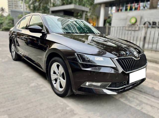 https://images10.gaadi.com/usedcar_image/4591697/original/processed_01b5503a055608a8d9be2cc7ccab9ce2.jpeg?imwidth=6400