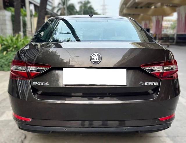 https://images10.gaadi.com/usedcar_image/4591697/original/processed_8d252c4b02a2534beb32dc57b4a456c5.jpeg?imwidth=6402