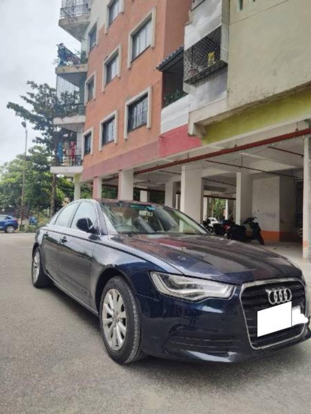 https://images10.gaadi.com/usedcar_image/4591716/original/processed_efc4abed-a7ae-4b60-b55f-1e44ccf527b9.jpg?imwidth=6400