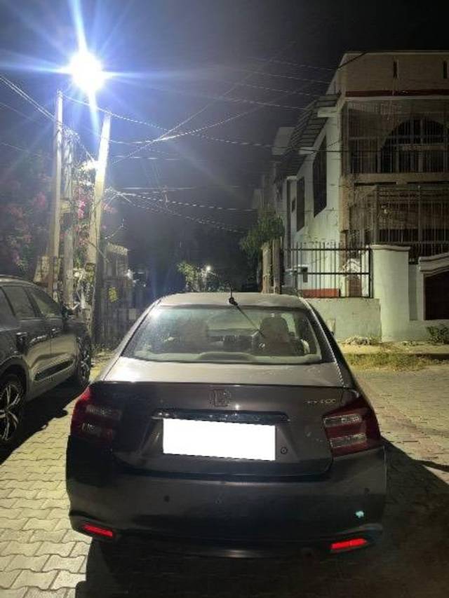 https://images10.gaadi.com/usedcar_image/4591720/original/processed_3132affe-7458-4249-857d-eff0ea6a67a6.jpg?imwidth=6401