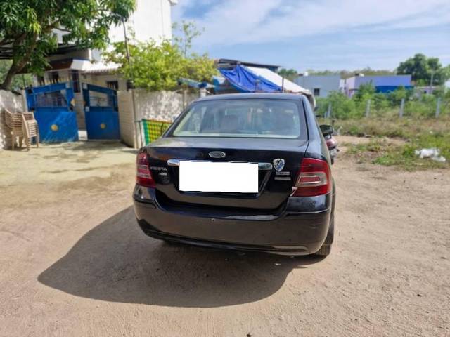 https://images10.gaadi.com/usedcar_image/4591721/original/processed_6f5ffc3c-2032-43f9-91ec-3b22a336f63f.jpg?imwidth=6401