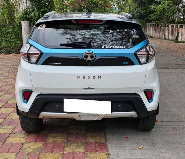 https://images10.gaadi.com/usedcar_image/4591733/original/processed_4281513ccc1249f4b5edb7501755c3d7.jpg?imwidth=6402