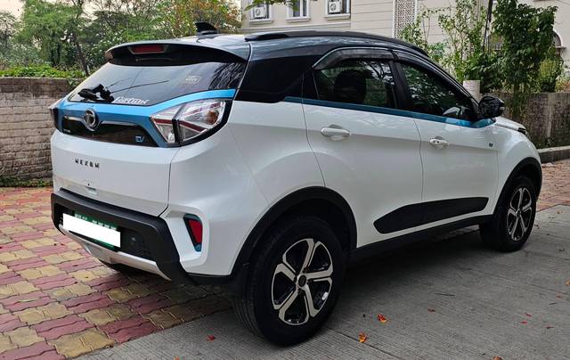 https://images10.gaadi.com/usedcar_image/4591735/original/processed_eadf8e39e687ba0492cd7baaeaa175f9.jpg?imwidth=6401