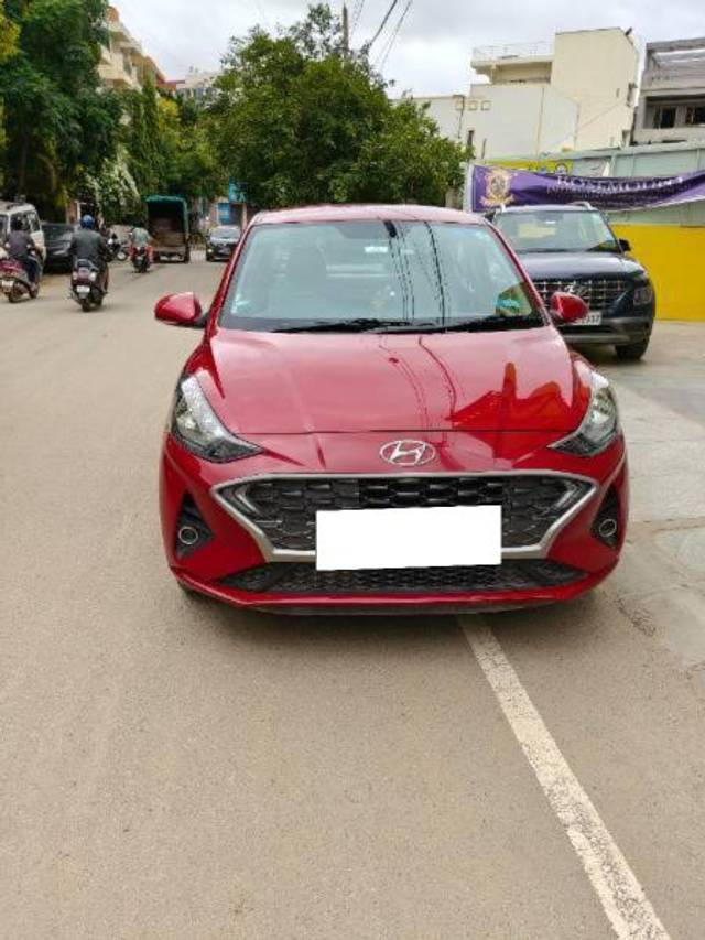 https://images10.gaadi.com/usedcar_image/4591737/original/processed_cc49dc68-34d1-4f78-9ab9-58e0e4e139fe.jpg?imwidth=6402