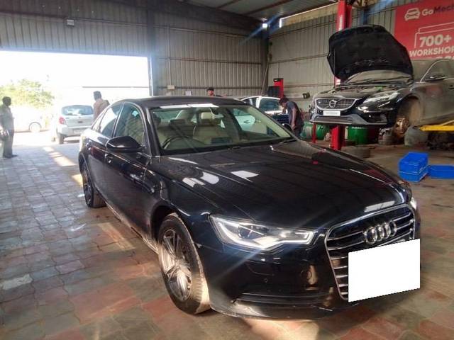 https://images10.gaadi.com/usedcar_image/4591772/original/processed_b93af0ff-6f92-47e9-836d-8814f72dff5a.jpeg?imwidth=6400