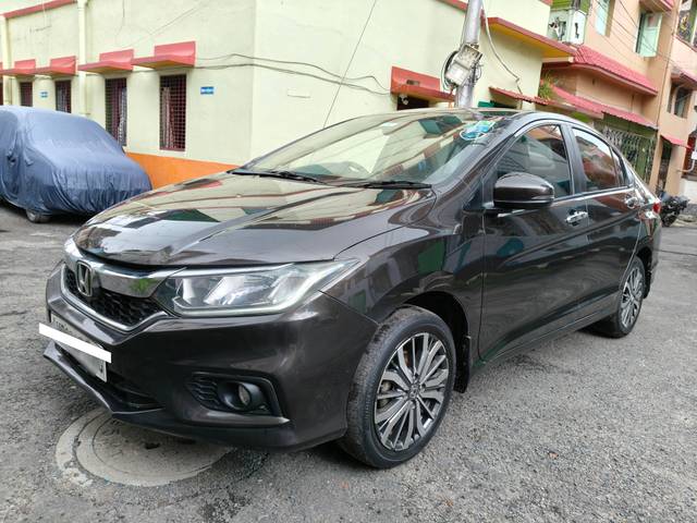https://images10.gaadi.com/usedcar_image/4591776/original/processed_bbdf8a142a1f8749efa28a4dddaaebb0.jpg?imwidth=6400