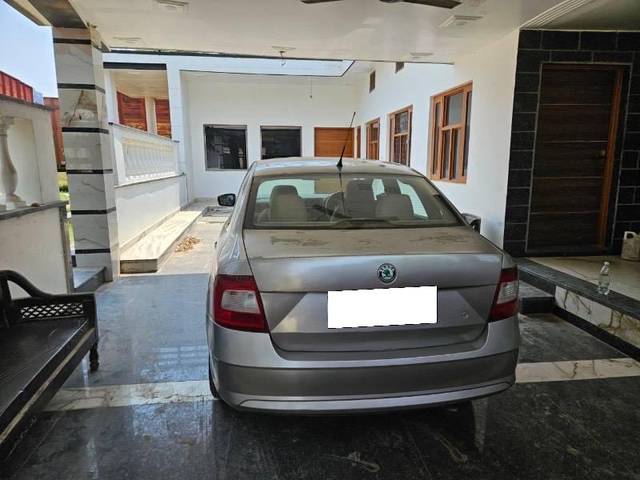 https://images10.gaadi.com/usedcar_image/4591782/original/processed_6cbf0b5c-8f3e-4d21-8fc0-8eee79be5608.jpeg?imwidth=6402