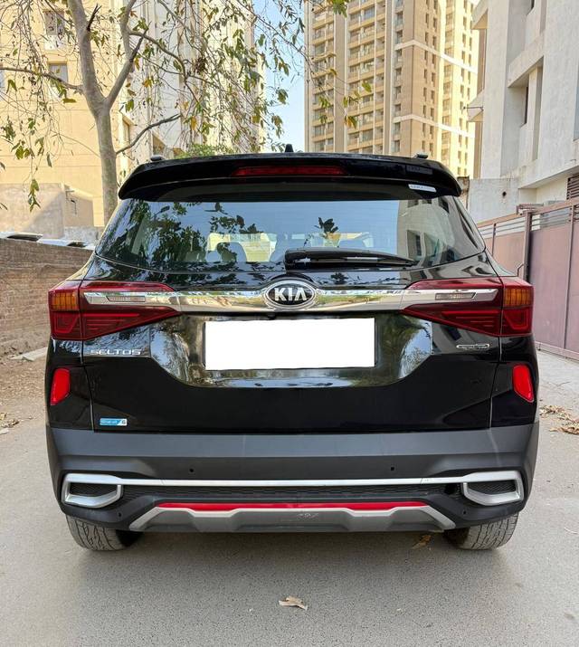 https://images10.gaadi.com/usedcar_image/4591786/original/processed_3b2219f5e421ee7de053a5ed31a803a5.jpg?imwidth=6401