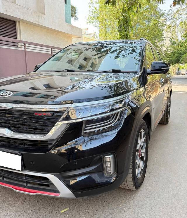 https://images10.gaadi.com/usedcar_image/4591786/original/processed_77e9c41bc6eac5ab92df908bb9a55cd3.jpg?imwidth=6402