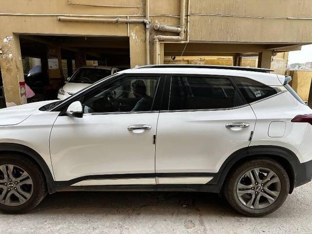 https://images10.gaadi.com/usedcar_image/4591790/original/processed_b13d1159-c1b4-4269-9178-7c0d060cc3f1.jpeg?imwidth=6402
