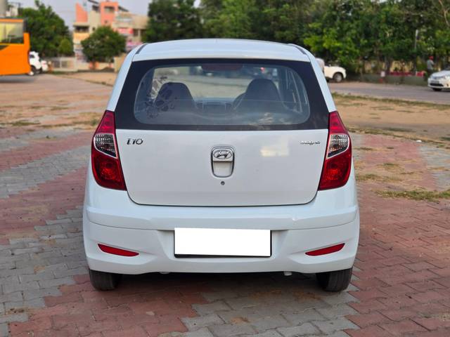 https://images10.gaadi.com/usedcar_image/4591796/original/processed_a643af435292646752e302b59492f5ec.jpg?imwidth=6402
