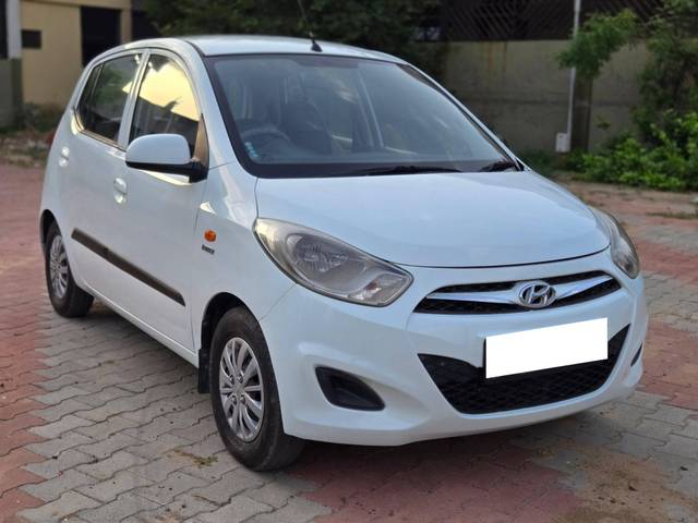 https://images10.gaadi.com/usedcar_image/4591796/original/processed_b6ac631168e3a41a8a7d3929a36778cb.jpg?imwidth=6400