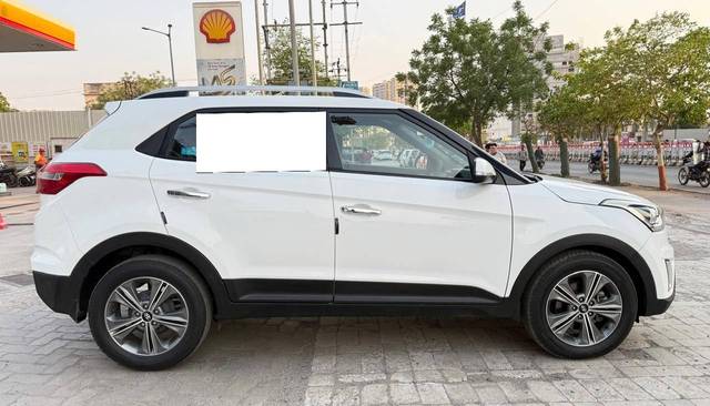 https://images10.gaadi.com/usedcar_image/4591799/original/processed_debee07bea262f9e832bfd368d4bff45.jpg?imwidth=6401