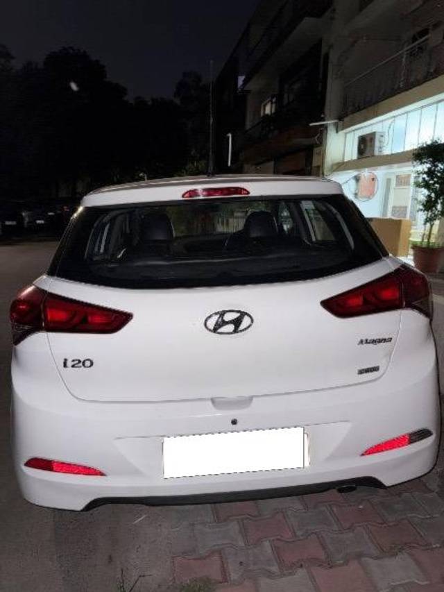 https://images10.gaadi.com/usedcar_image/4591848/original/processed_07e357c7-acac-4dfa-b5ff-5cbd81c0f7ab.jpeg?imwidth=6401