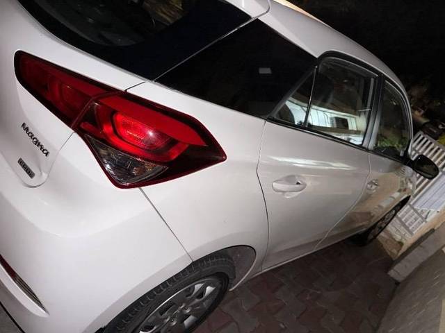 https://images10.gaadi.com/usedcar_image/4591848/original/processed_c9a3c3e8-4c16-4e4c-a40a-88ca0c9a0946.jpeg?imwidth=6400