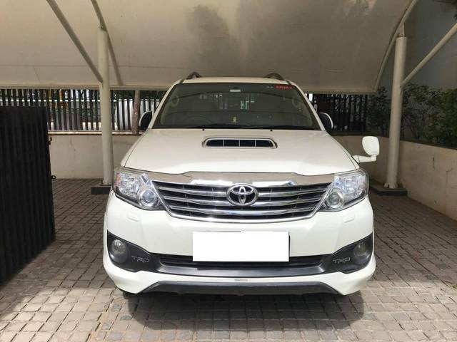 https://images10.gaadi.com/usedcar_image/4591853/original/processed_39ab04690bc8bc3eb542324250f1e972.jpg?imwidth=6402