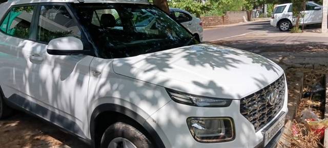 https://images10.gaadi.com/usedcar_image/4591862/original/processed_887e8f1d-eca6-4cc4-8a69-5a898449d532.jpeg?imwidth=6402