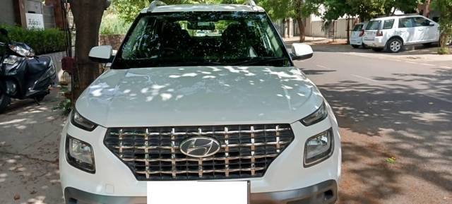 https://images10.gaadi.com/usedcar_image/4591862/original/processed_b0b3931b-72b0-4db9-b60e-8c7e5dbf8684.jpeg?imwidth=6400