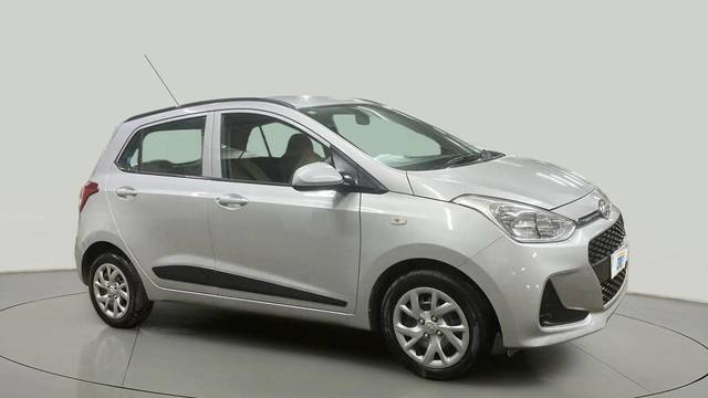 https://images10.gaadi.com/usedcar_image/4591868/original/7176bb8406fda7963d4b072f0efd393a.jpg?imwidth=6400