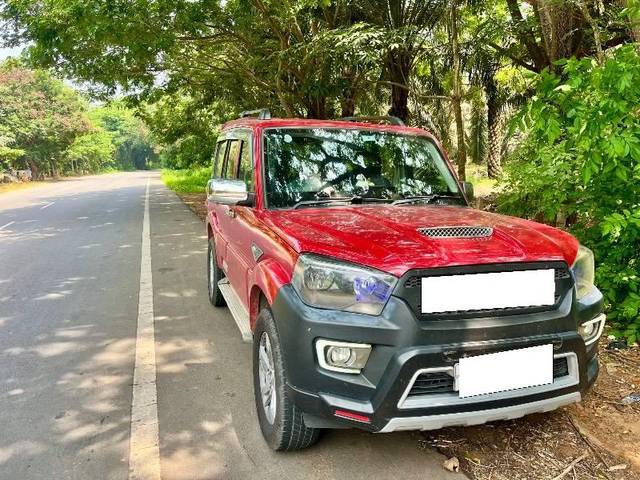https://images10.gaadi.com/usedcar_image/4591871/original/processed_33f02d87-b876-4fe3-89d6-69f88ac378d6.jpeg?imwidth=6400
