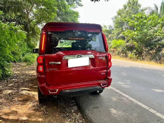 https://images10.gaadi.com/usedcar_image/4591871/original/processed_3955828b-7a29-4c44-8f73-4aaca3733922.jpeg?imwidth=6401